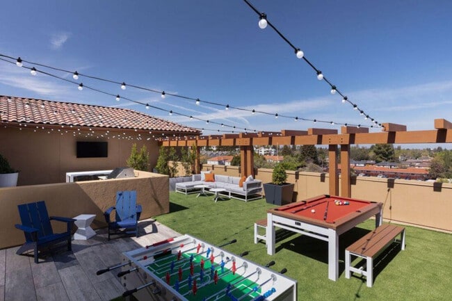 Building Photo - 1008 E El Camino Real