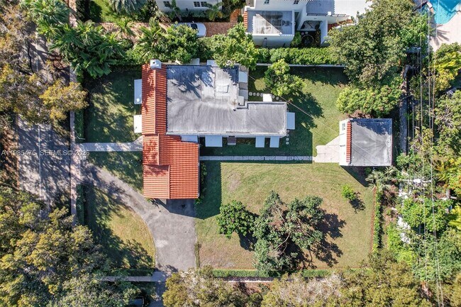 Building Photo - 1305 Alhambra Cir