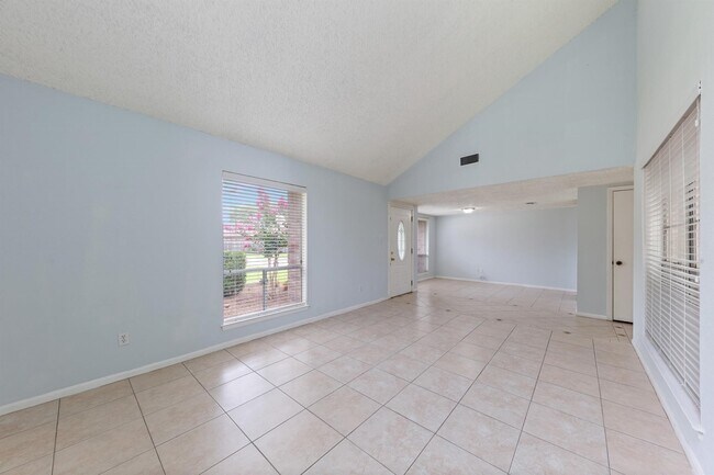 Building Photo - 2430 Long Reach Dr