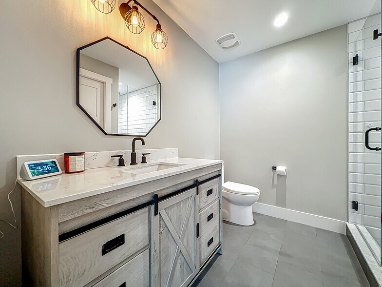 Bedroom 3 En-Suite Bath - 281 Shell Pt E