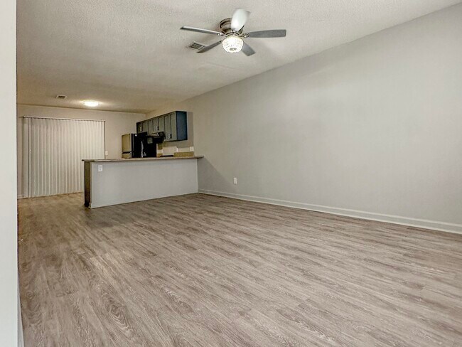Building Photo - 1921 Larette Dr