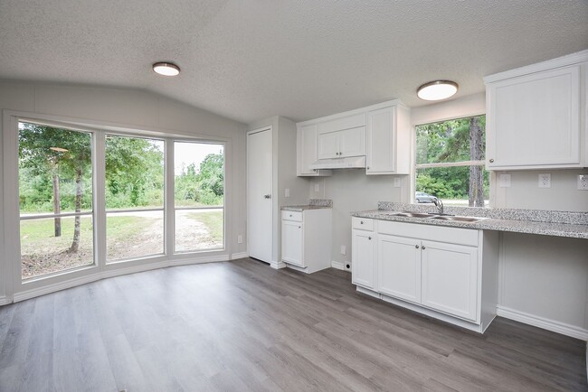 Building Photo - Be part of this cozy community at Roy Harris Loop