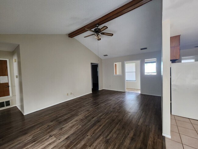 Building Photo - Welcome to your dream home! Beautiful 3 be...