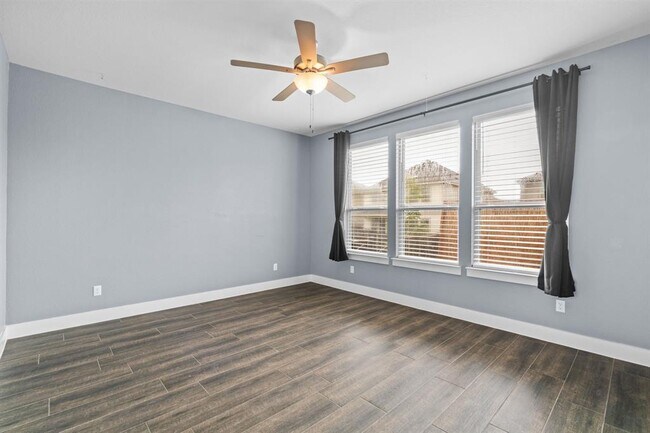 Building Photo - 525 Compania Cove