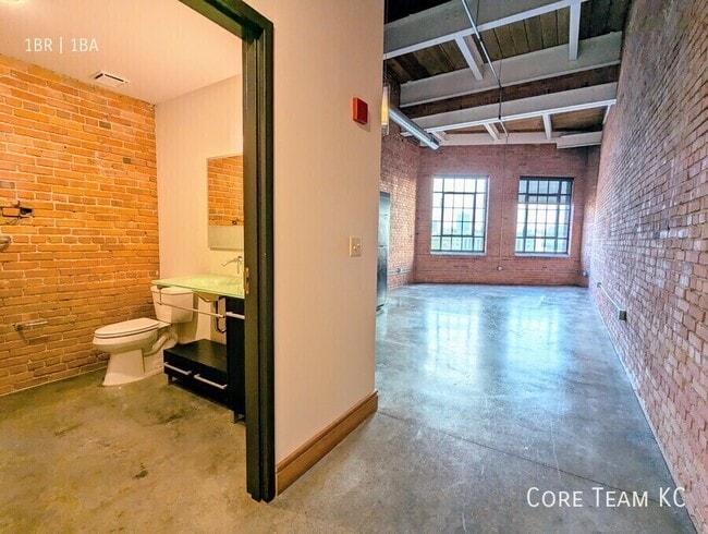 Building Photo - 382 W 22nd St