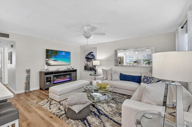 Building Photo - 685 Flanders Dr