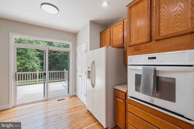 Building Photo - 805 Thicket Ct