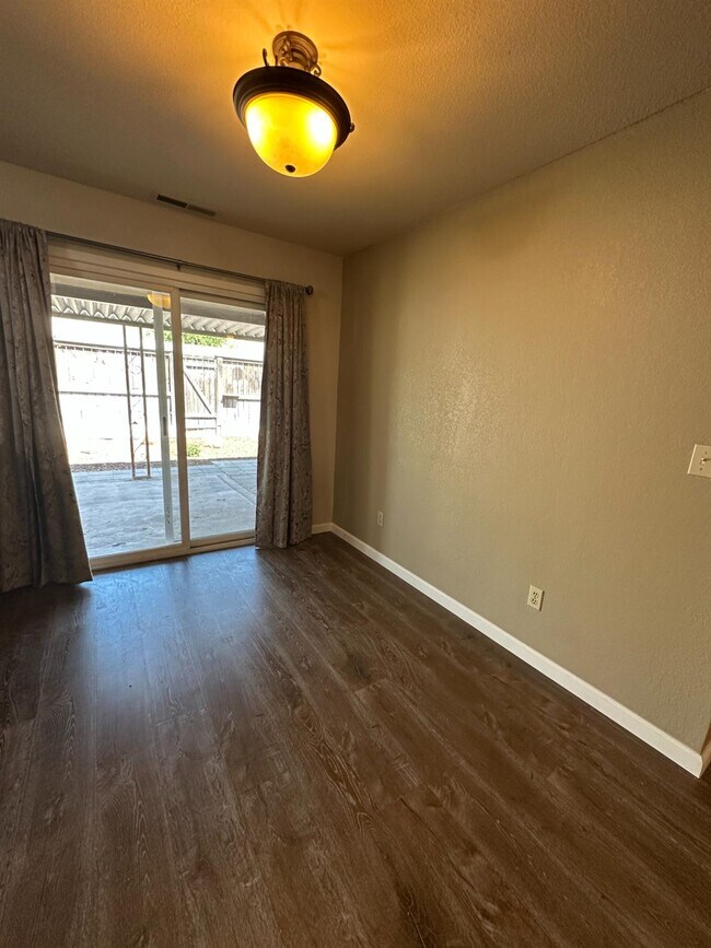Building Photo - 5072 N Forkner Ave