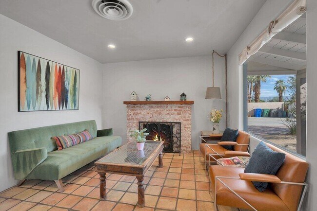 Building Photo - 52123 Avenida Diaz