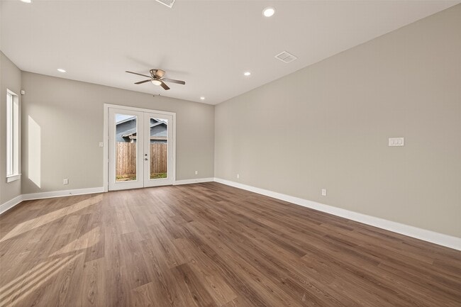 Building Photo - 1504 Hussion St