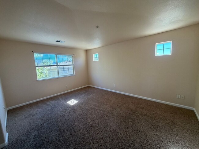 Building Photo - 2371 Roman Dr