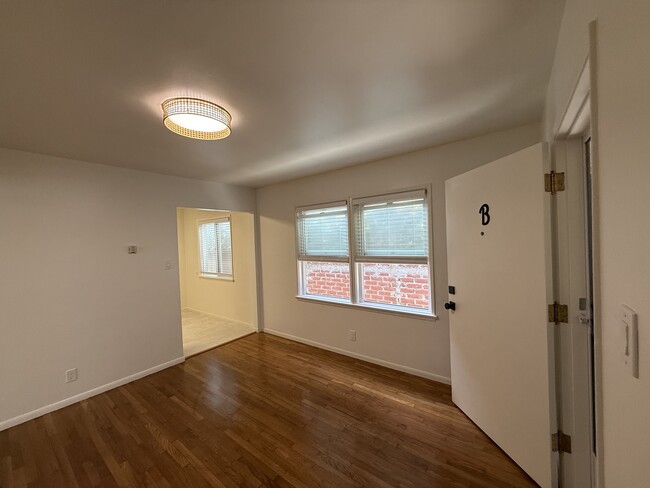 Building Photo - 247 5th St