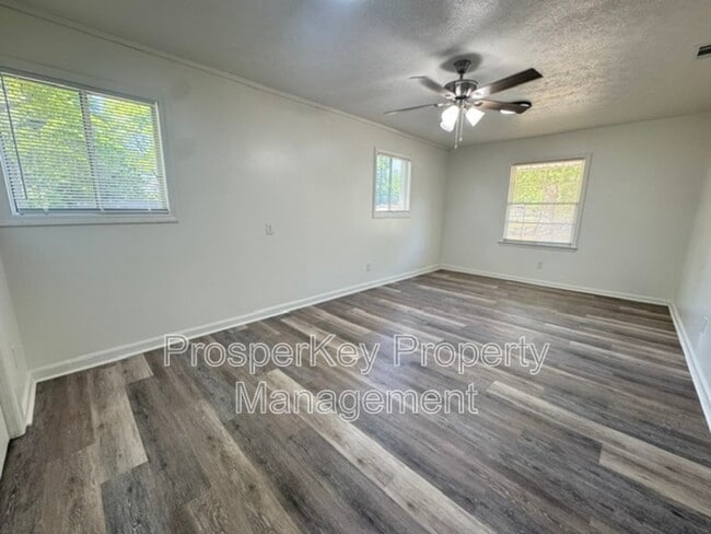 Building Photo - 5004 Kingston Dr