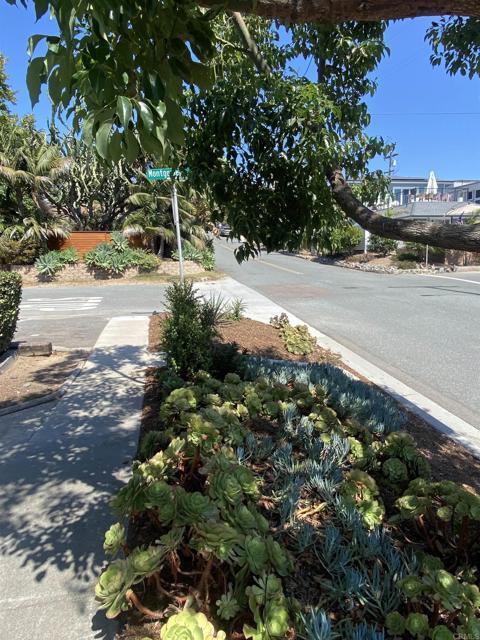 Building Photo - 2088 Montgomery Ave