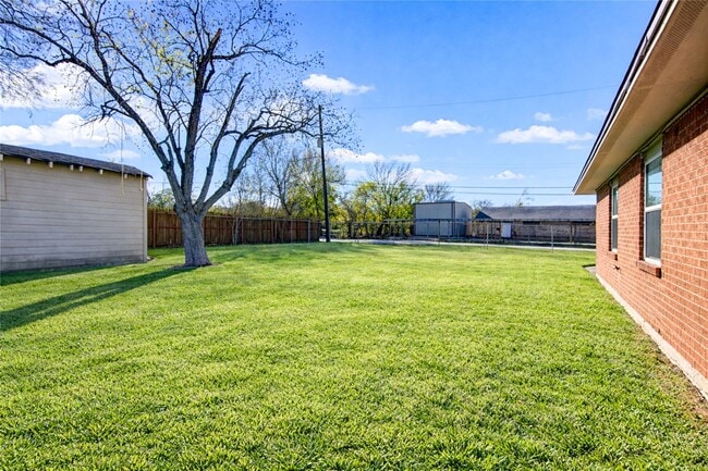 Building Photo - 2714 Southmore Ave