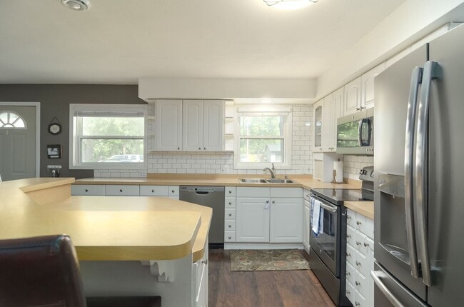 Building Photo - Nice Updated 3br/3ba In Wayzata (1 car garage)