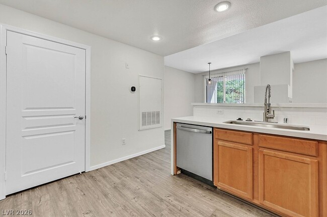 Building Photo - 908 Domnus Ln