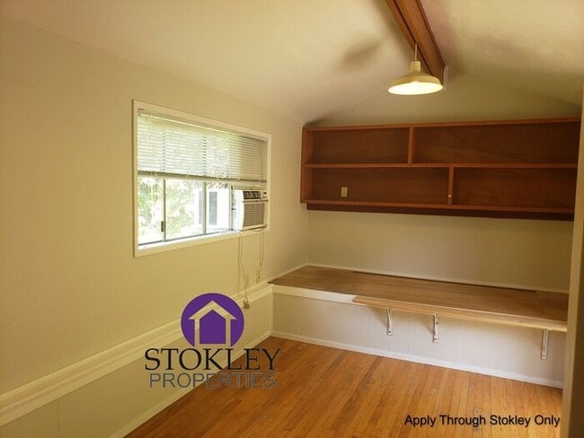 Building Photo - 2234 Oakvale Rd