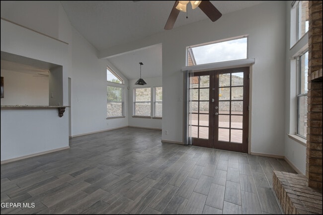 Building Photo - 894 Melville Ln