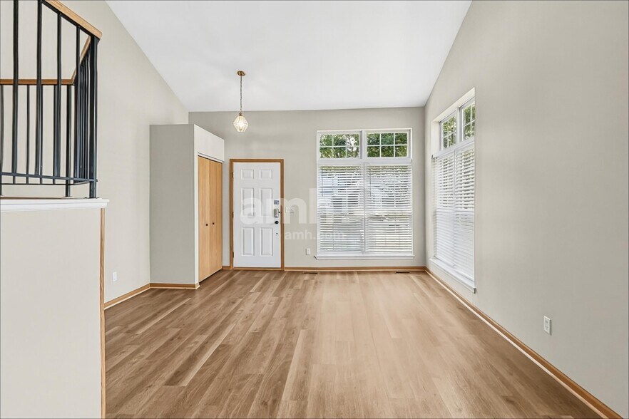 Building Photo - 14233 S Hillsdale Ct