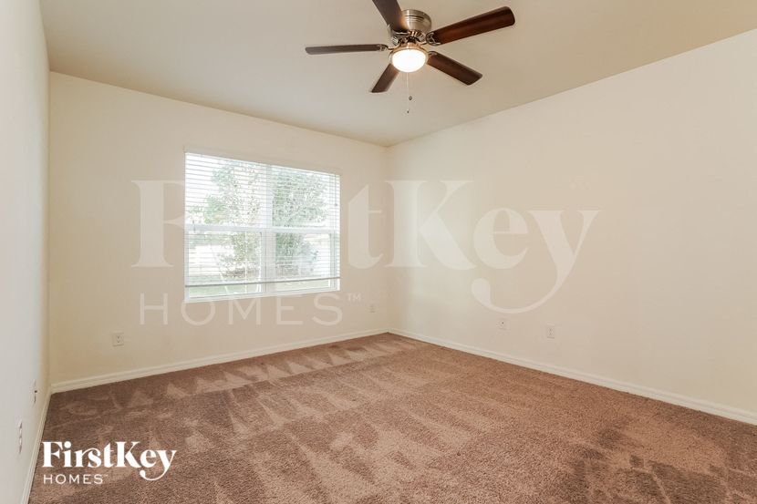 Building Photo - 1306 SE 19th Terrace