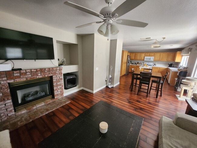 Building Photo - Rare rental in Sycamore Crossing!