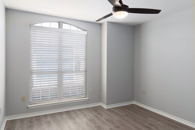 Building Photo - College Station home with stalls and arena on site!