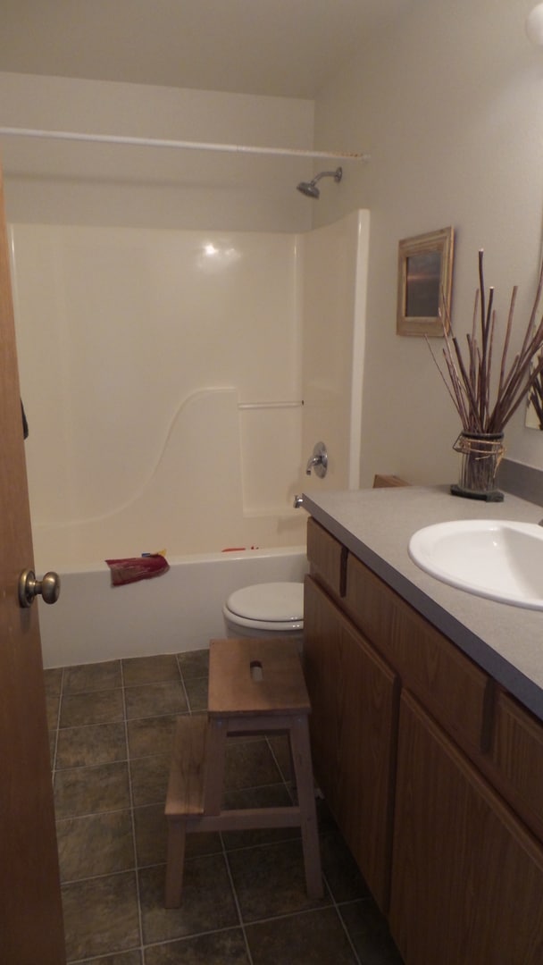 Building Photo - Application Pending - Townhouse for Rent Downtown Hood River