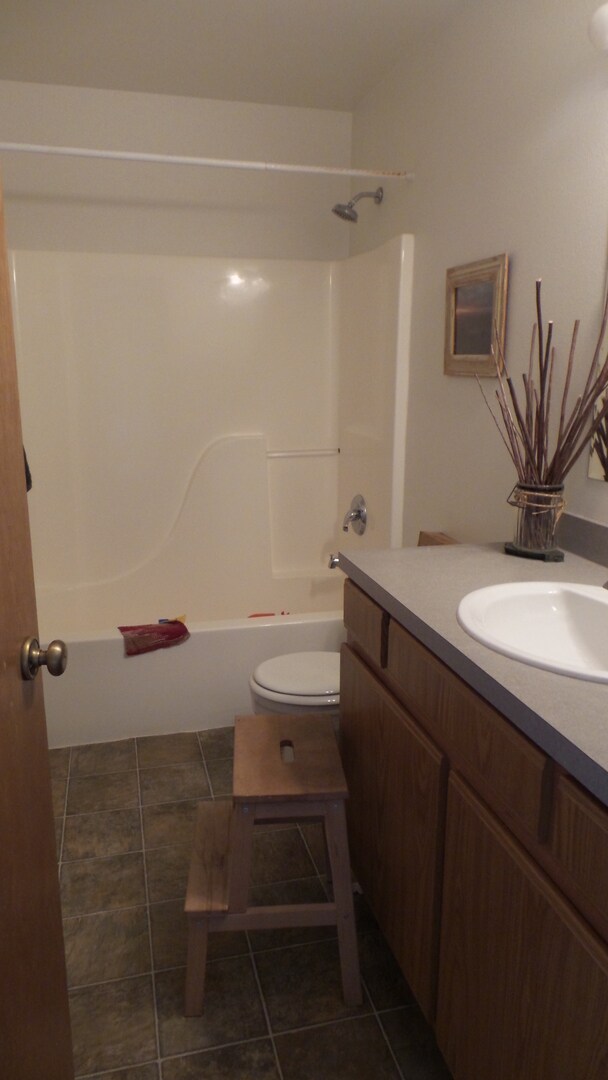 Building Photo - Townhouse for Rent Downtown Hood River