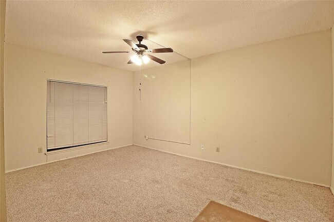 Building Photo - 10053 Westpark Dr