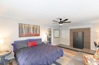 Building Photo - 107 Iona Ave