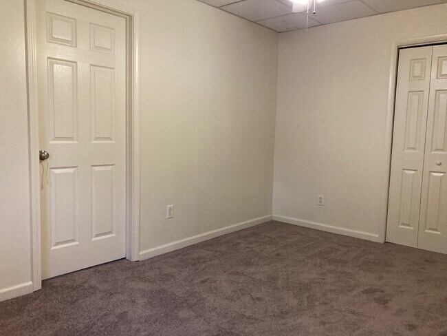 Building Photo - 5801 Lincoln Ave