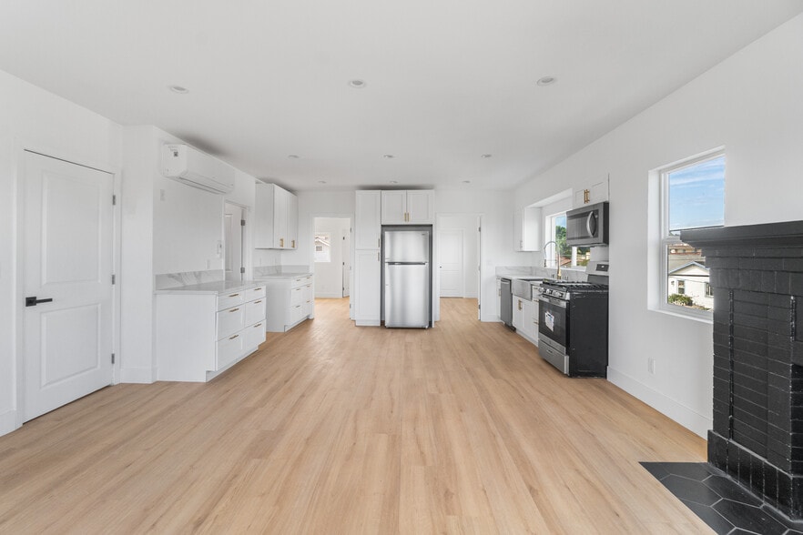 Building Photo - 301 S Cabrillo Ave