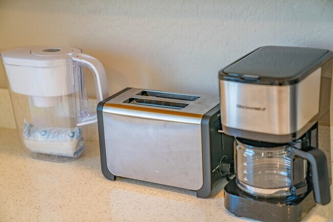 Building Photo - 6606 W Paradise Ln