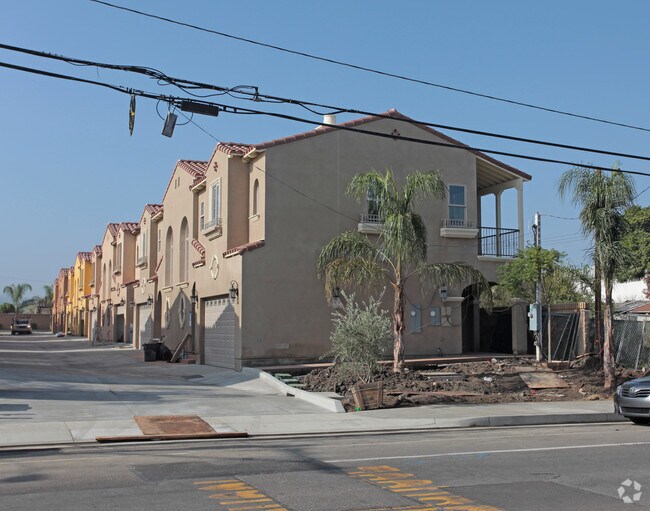 Primary Photo - Bella Townhomes
