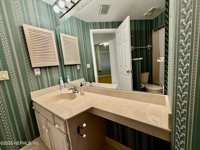 Building Photo - 2099 Winterbourne N