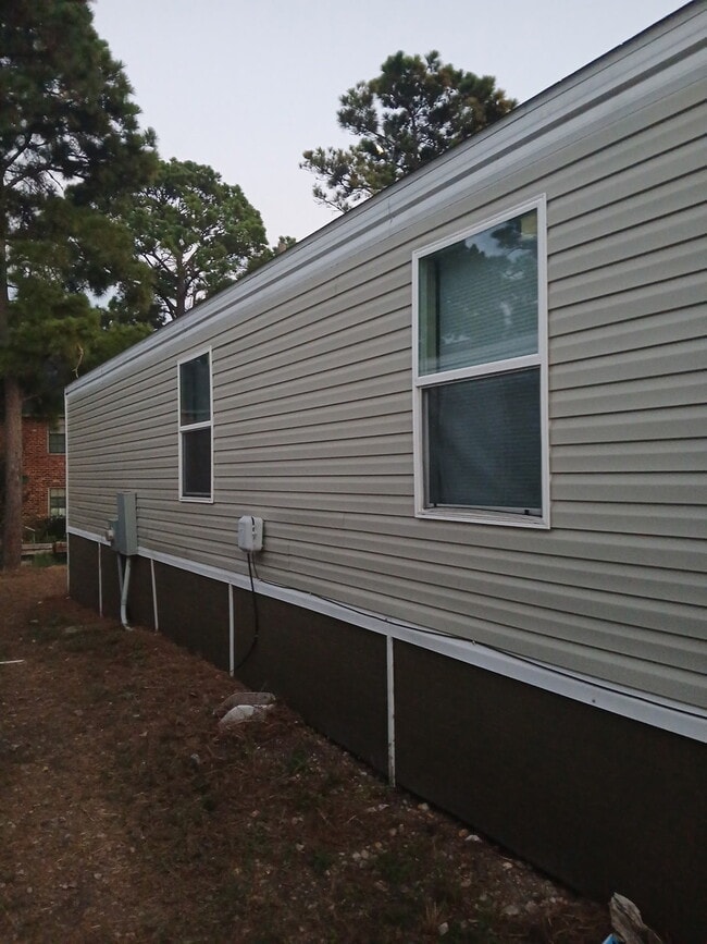Building Photo - 828 E Hwy 71