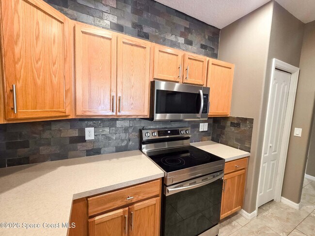 Building Photo - 1015 Venetian Dr