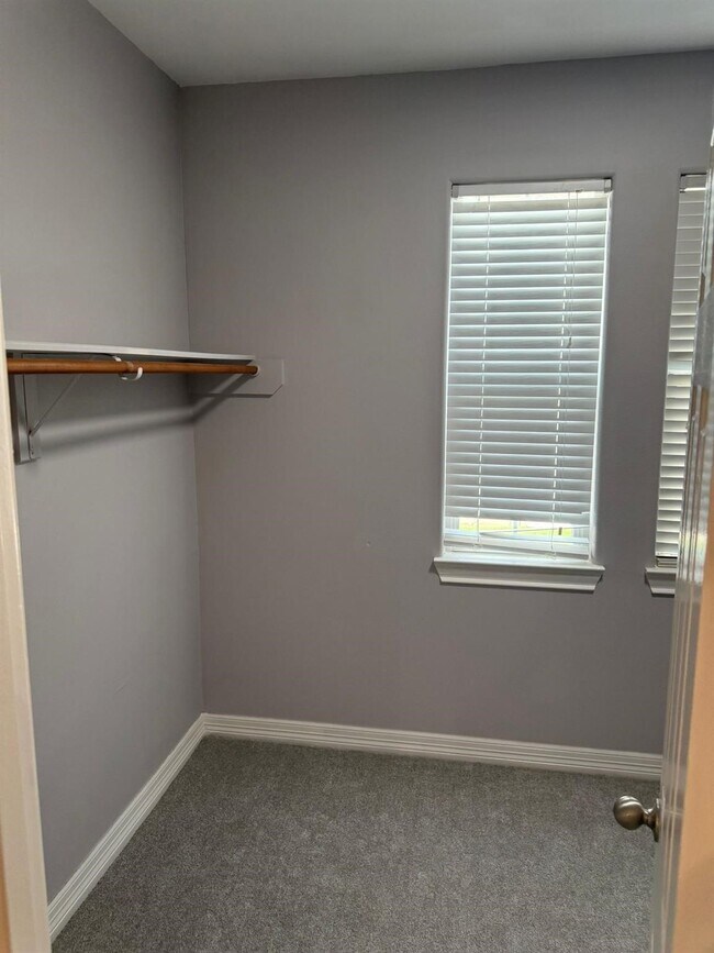 Building Photo - 10366 Panther Point Dr