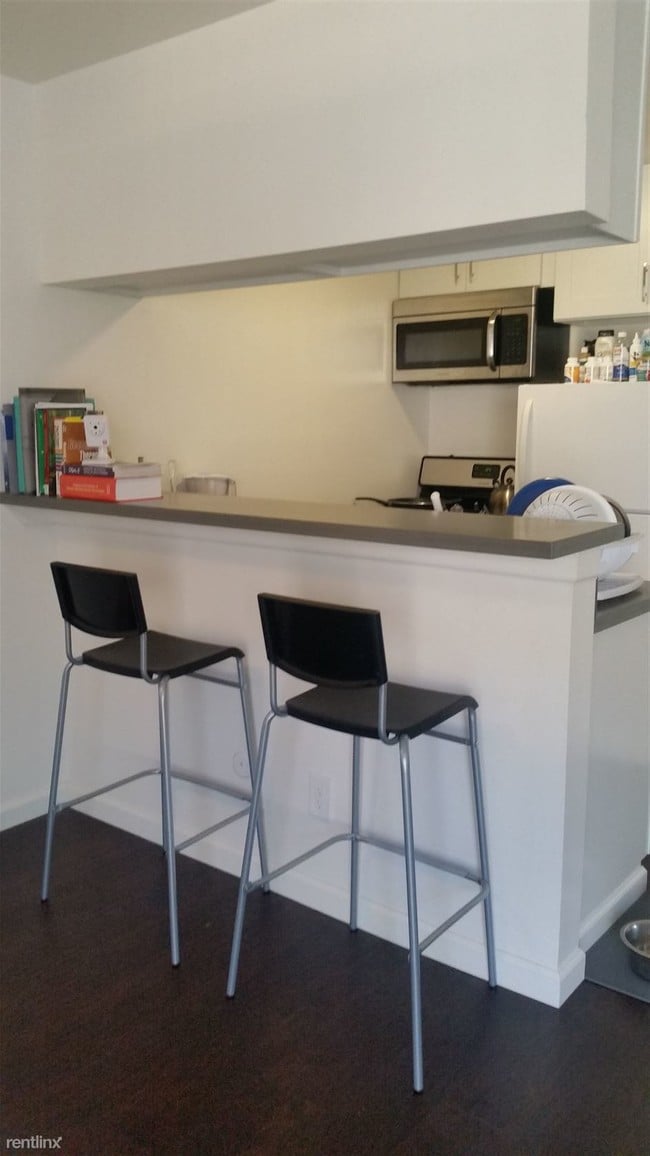 Building Photo - 2711 Ellendale Pl