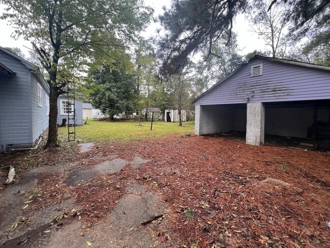 Building Photo - 3-bedroom, 1-bath home available in Opelousas