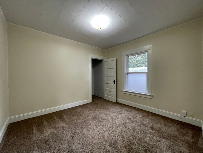 Building Photo - Exceptional Living Within Montavilla 2 Bed...