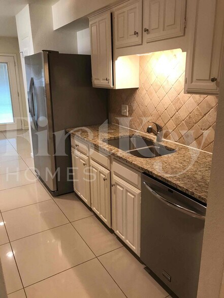 Building Photo - 1217 Meadow Creek Dr