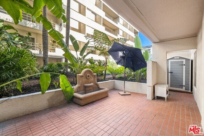 Building Photo - 1131 Alta Loma Rd