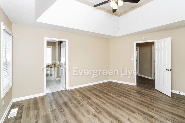 Building Photo - 2385 Lake Royale Dr