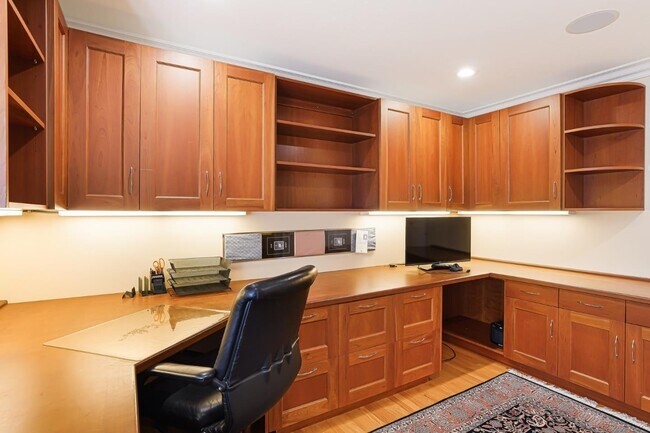 Building Photo - 121 Los Altos Ave