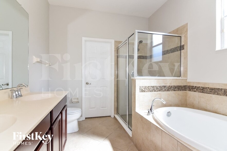 Building Photo - 7847 Foxgrove Dr