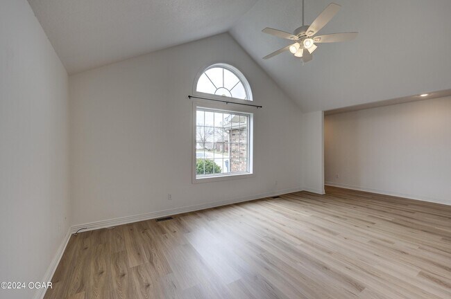 Building Photo - 301 W Briarbrook Ln