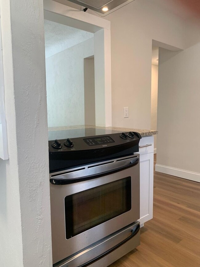 Building Photo - Updated 3 Bedroom 2 Bath in Central Gulfport