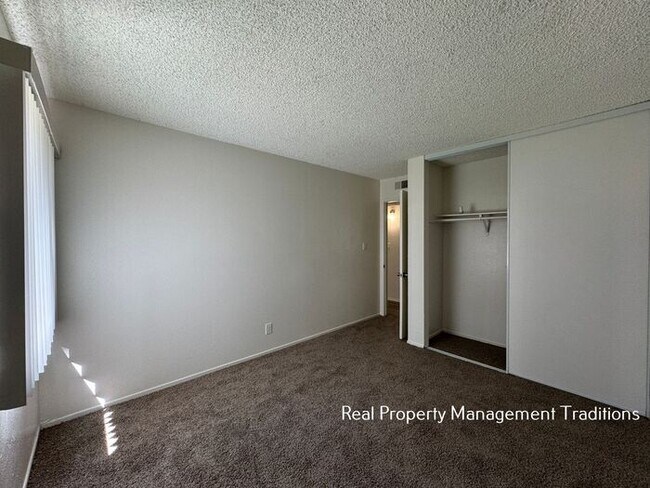 Building Photo - 3 + 2 Condo West Lancaster